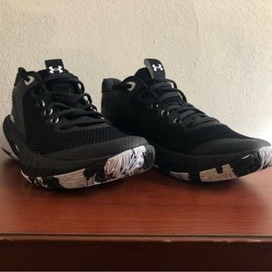 Under Armour HOVR Breakthru Size 8.5